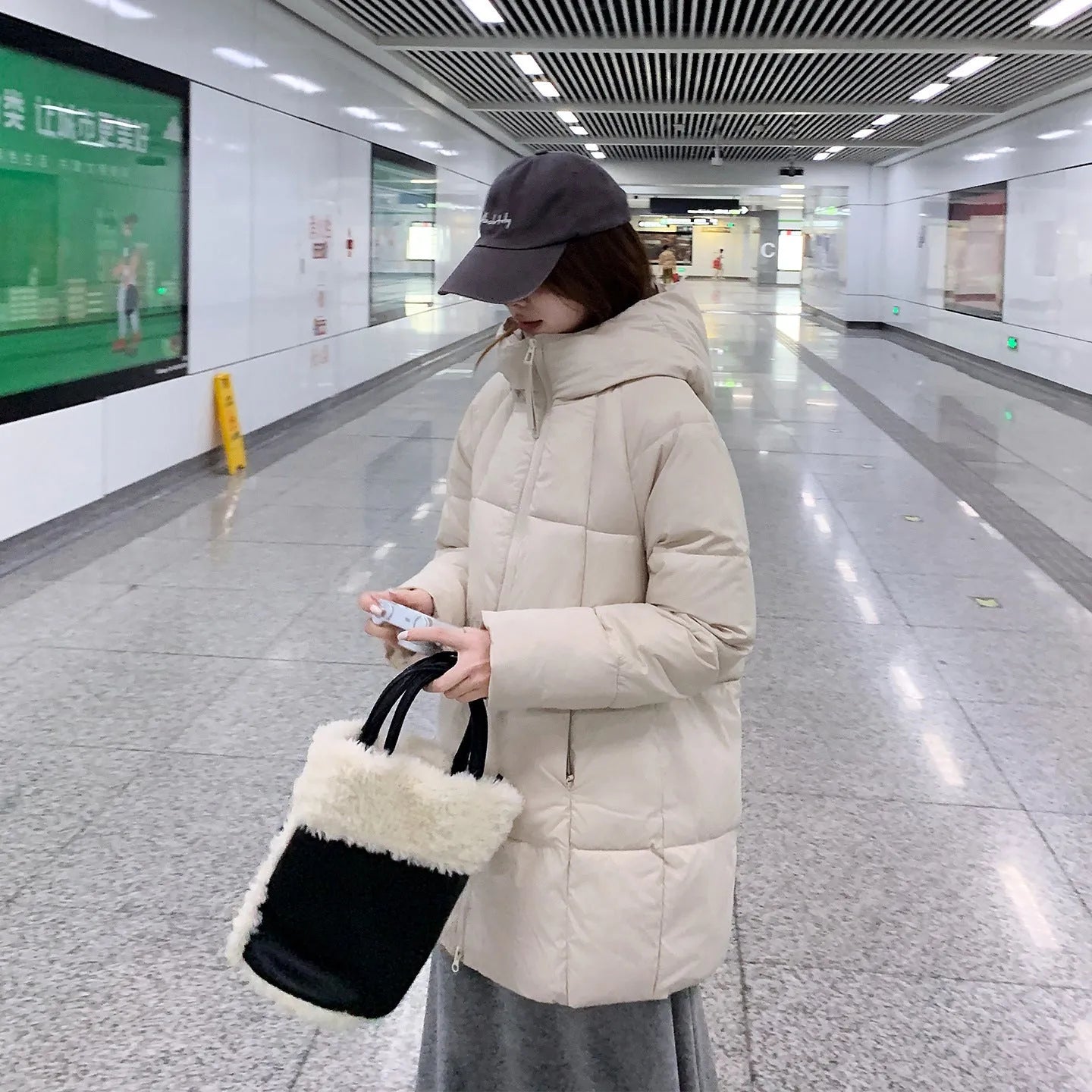 Women's mid-length down cotton winter coat in solid colour with pockets, loose fit, five colour options