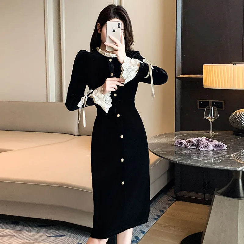 French lace spliced velvet dress for men and women, black, long sleeve, mid-rise waist on a hanger