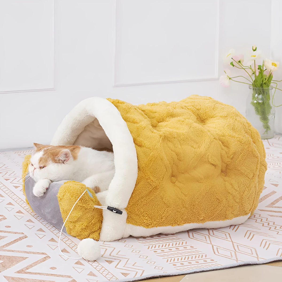 Arctic fleece semi-enclosed cat nest in game console shape, 42x37x32cm, with optional 65x50cm sleeping pad.