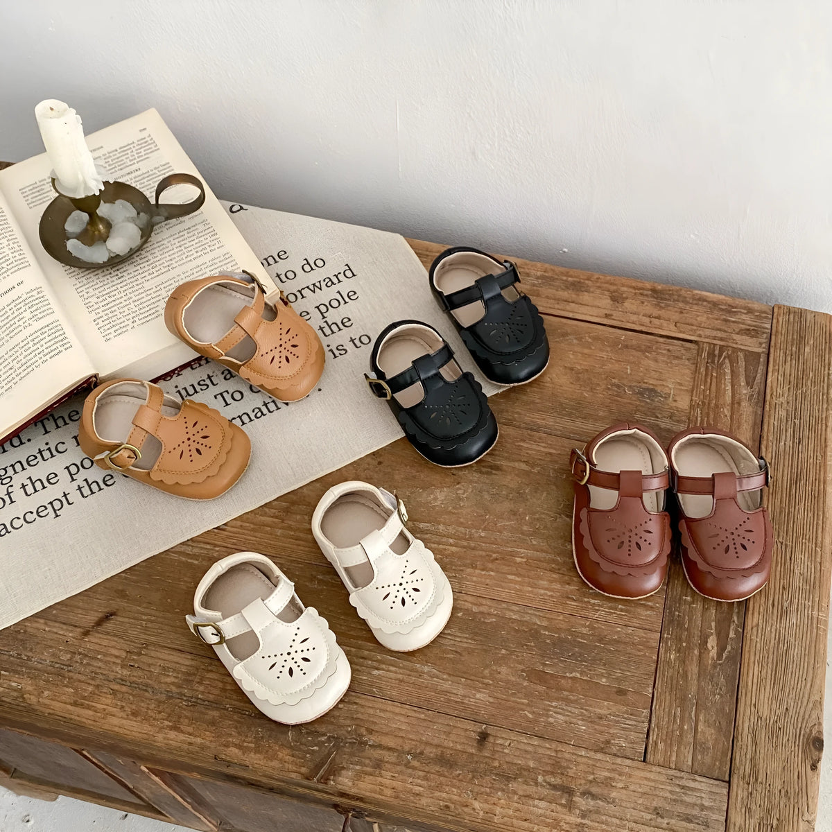 Girls' hollow-out summer shoes with rubber sole and buckle fastening, sizes 11-13cm