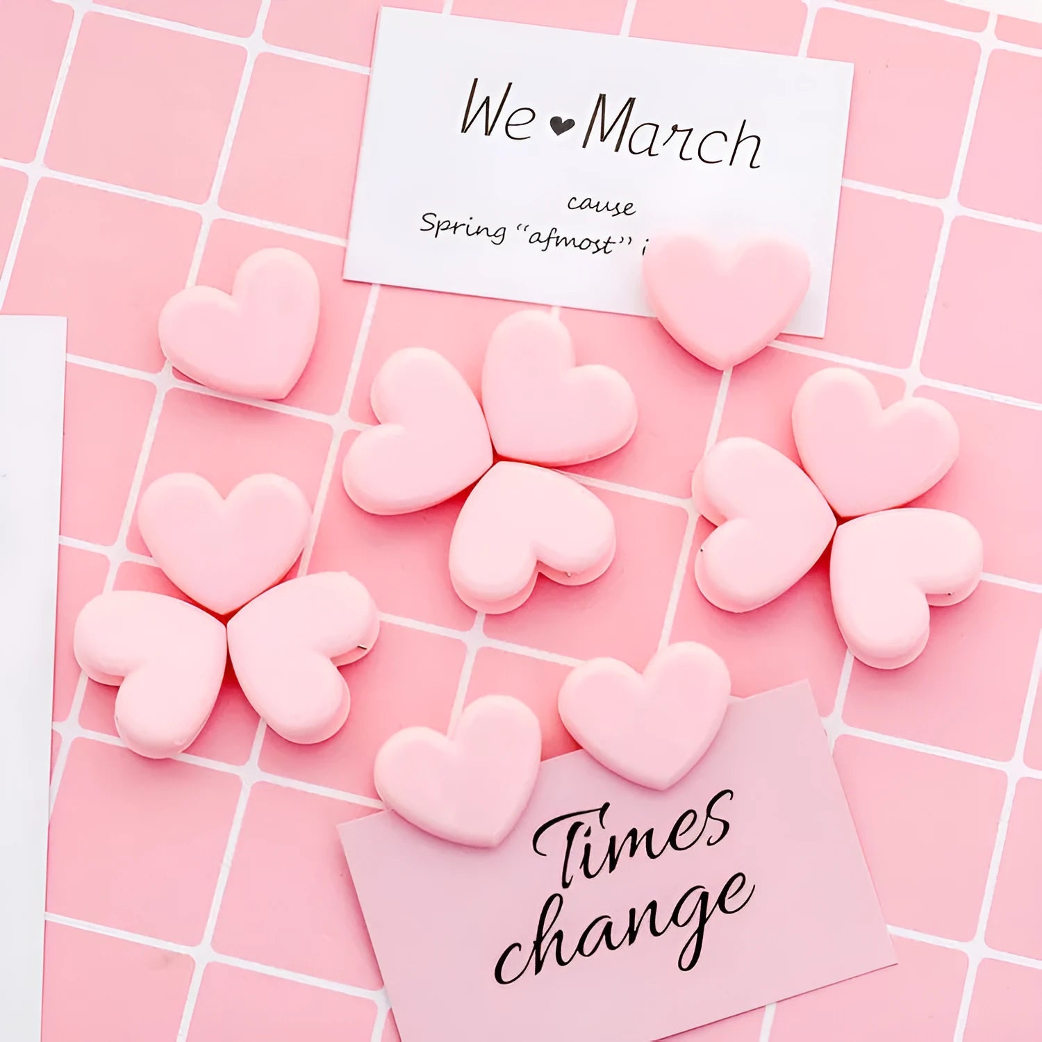 Pink heart-shaped love clip measuring 3.2 x 2.5cm for holding a photo or note