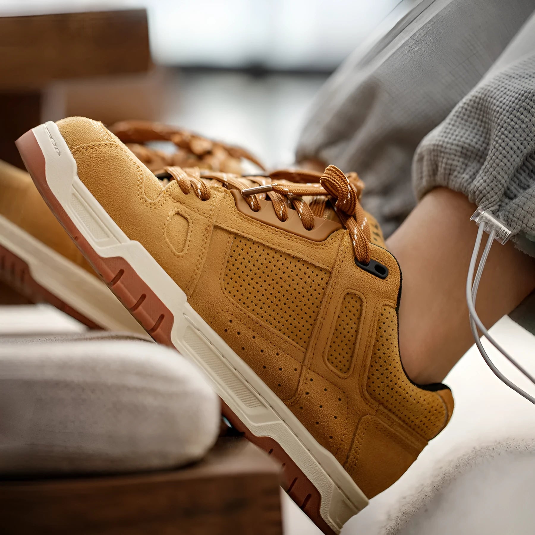Wheat suede retro platform bread shoes for couples with lace-up round toe design