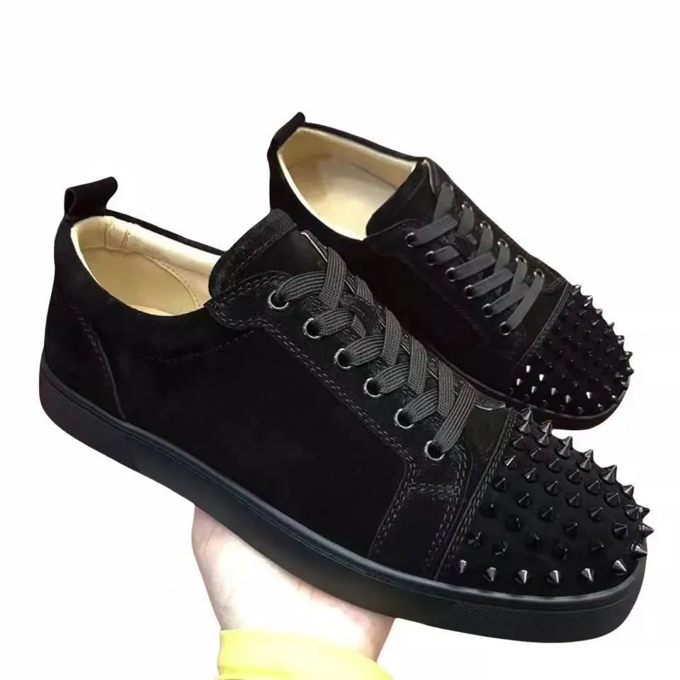 Men's grey low-top casual sneakers with colour-block design, stitched rubber sole, and front lacing