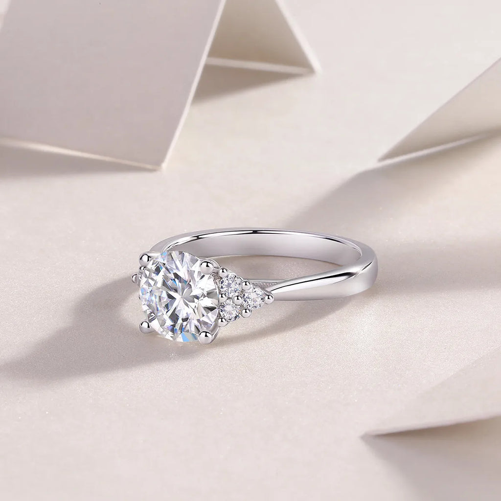 Galaxy Light wedding ring set with 2-carat moissanite in S925 silver platinum-plated band on white background