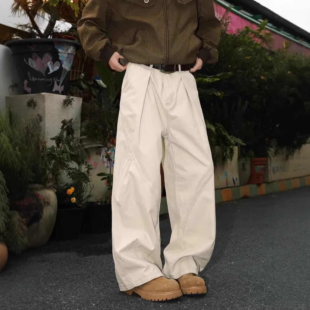 Men's pleated straight leg trousers in striped pattern with elastic waistband