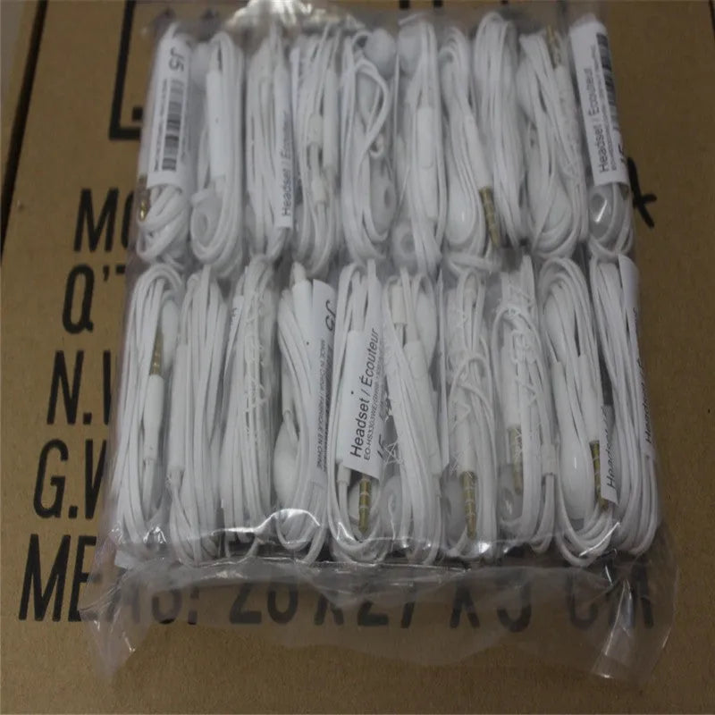 S4 wired in-ear headset with microphone, 3.5mm plug, 2.5m TPE cable, silicone earplugs, 40mm driver