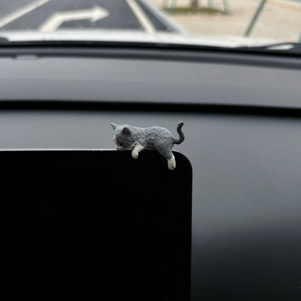 Sleeping cat car decoration made of TPU in cartoon style, multiple colour options, size 2.5-4cm