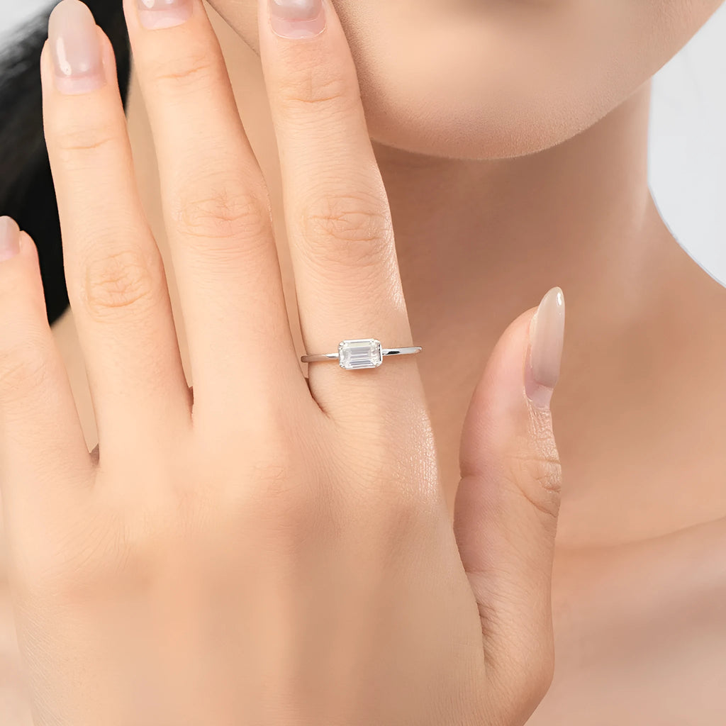 S925 sterling silver heart-shaped engagement ring with clear zircon inlay, US size 7, silver finish