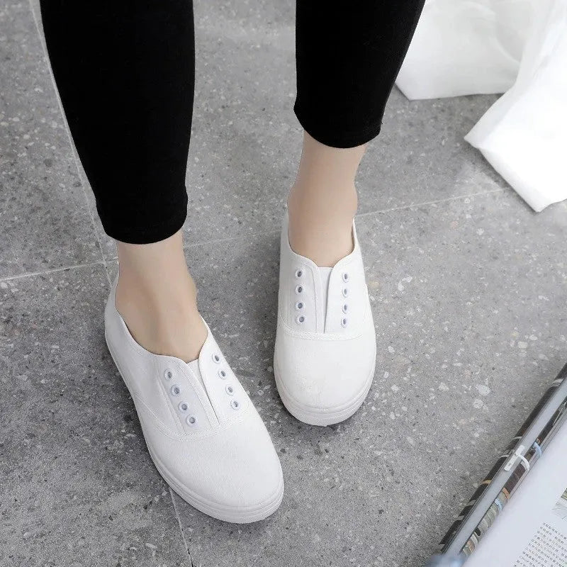 Low-top canvas casual shoes in black, shown on a flat heel with a breathable canvas upper.