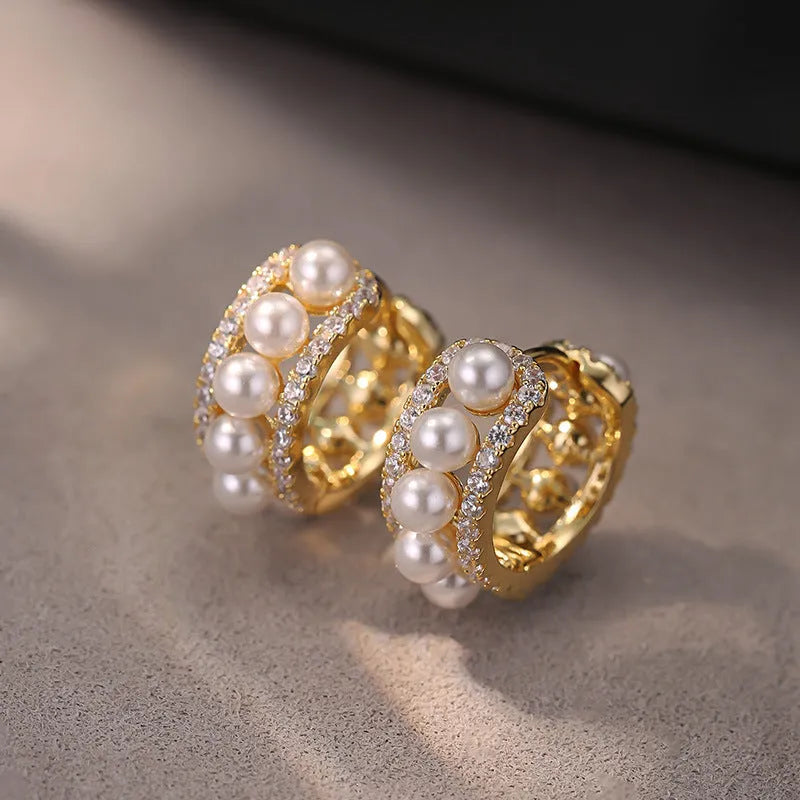 Light luxury French pearl earrings for women, copper geometric double ring, gold-plated finish, micro inlay, 1.5 cm diameter