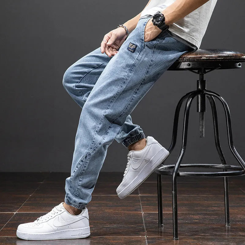 Men's loose cargo casual jeans with micro elasticity cotton fabric in straight leg Korean style design