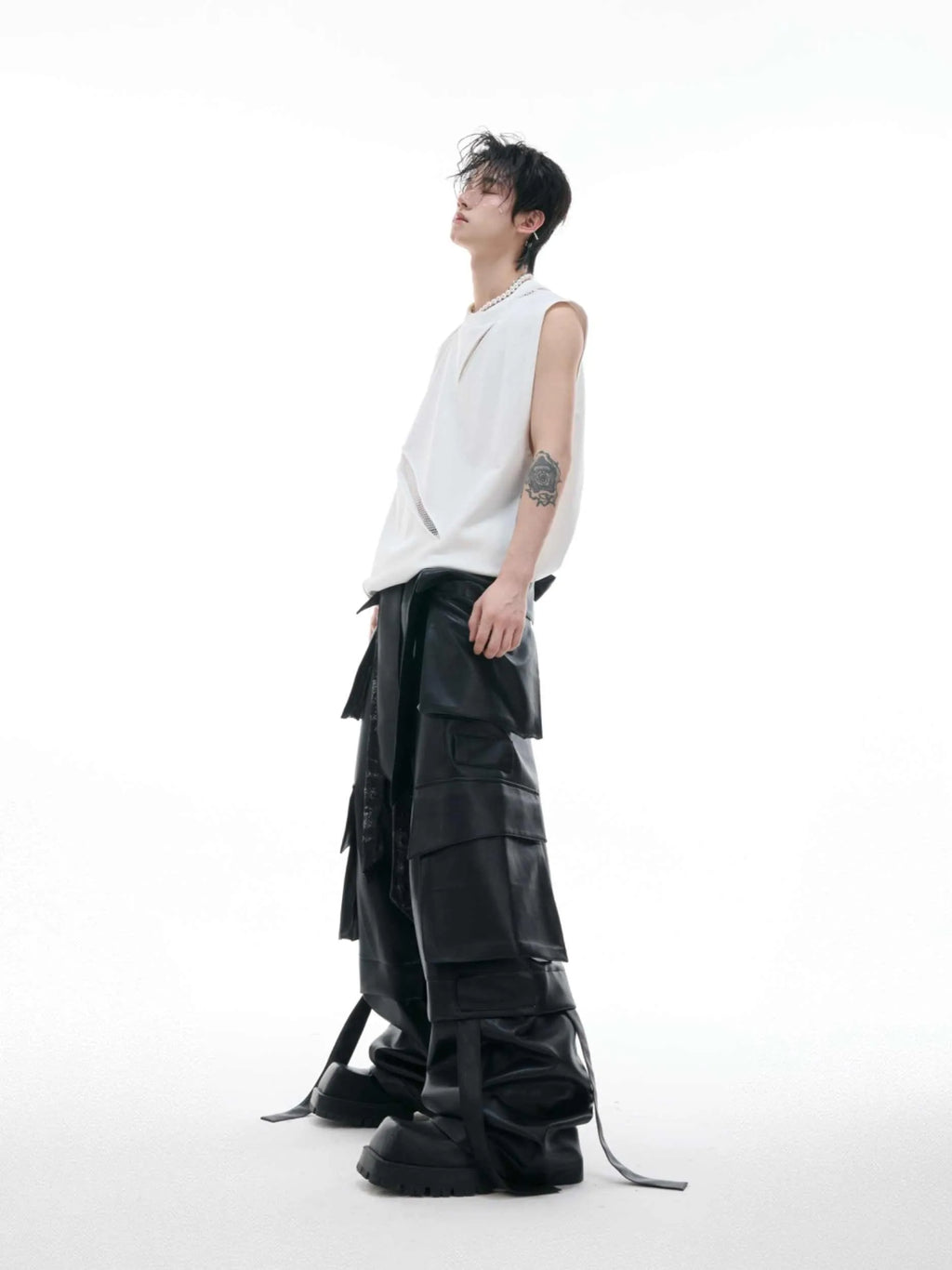 Slim fit sleeveless vest with metal decoration in black, 55% cotton polyester spandex blend, washed finish, L M XL sizes