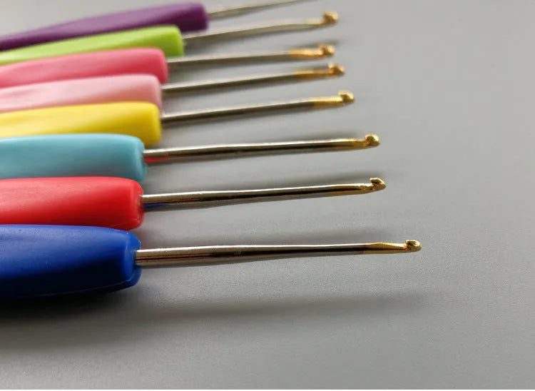 Complete set of 16 crochet hooks with soft and hard plastic handles in a PU storage bag.