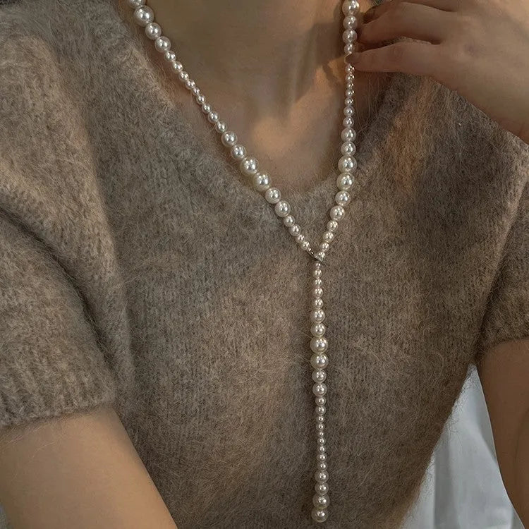 Y-shaped gradient long pearl necklace with copper geometric pendant, white and grey hues, 61-70cm chain