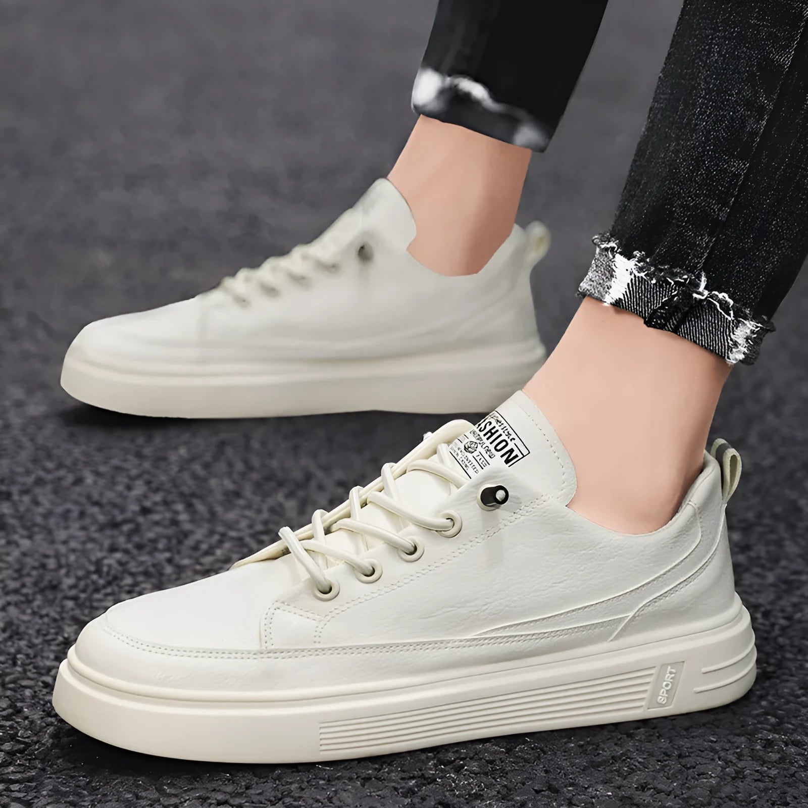 Men's low-top canvas sneakers in beige with rubber sole and sewing thread detailing