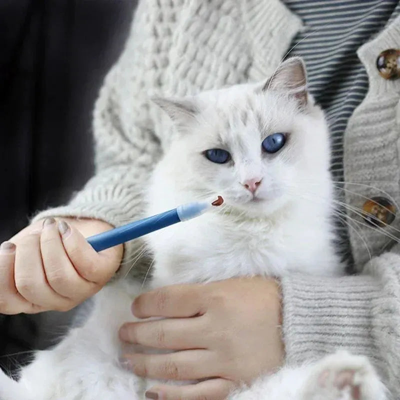 Blue pet medicine feeder push dispenser syringe tube for cats and dogs with liquid medication