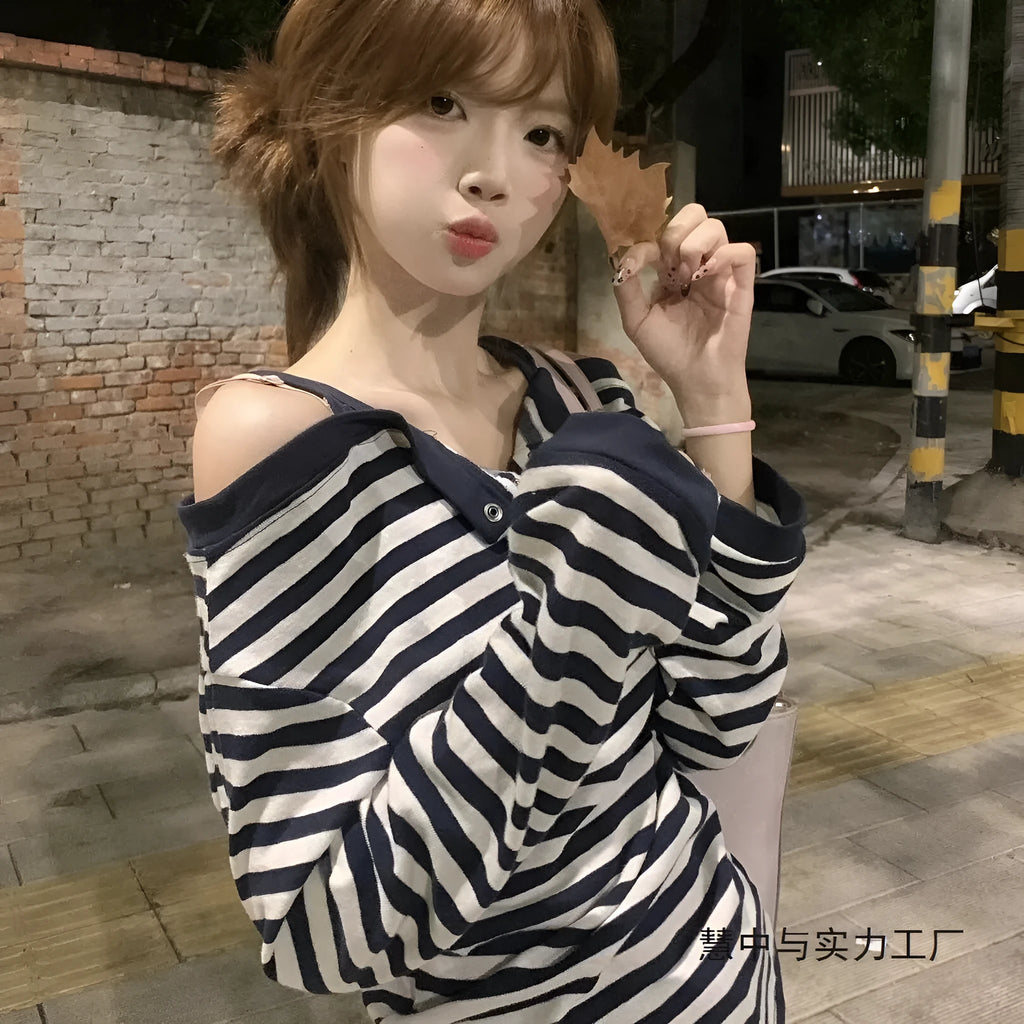Dark blue oversized women's long-sleeved T-shirt with Korean-style embroidery and stripes.