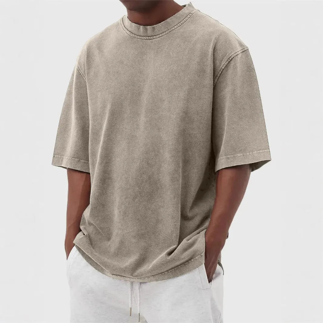 Men's loose-fitting distressed polyester t-shirt in solid colours with half sleeves