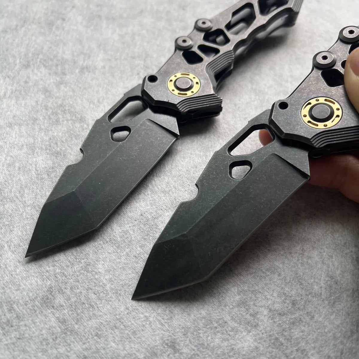 D2 steel folding knife with 9cm blade and 120mm handle, compact outdoor pocket knife
