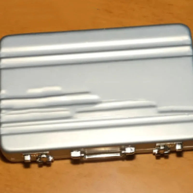 Aluminium alloy card holder in silver, showing its slim 16mm thickness and compact size.