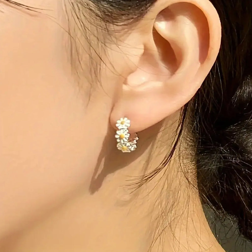 White daisy flower fashion ring earrings with electroplated finish and gemstone details.