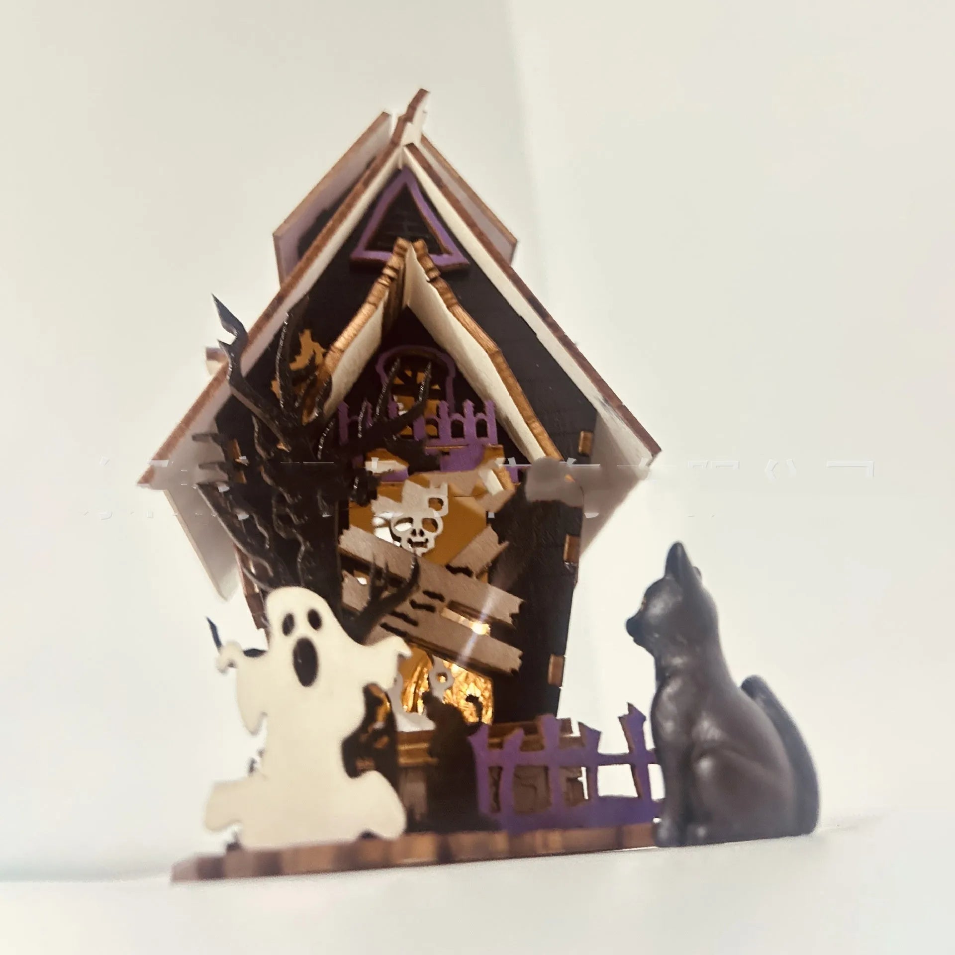 Wooden Halloween haunted house table decoration measuring 14x10.5x19cm with luminous finish