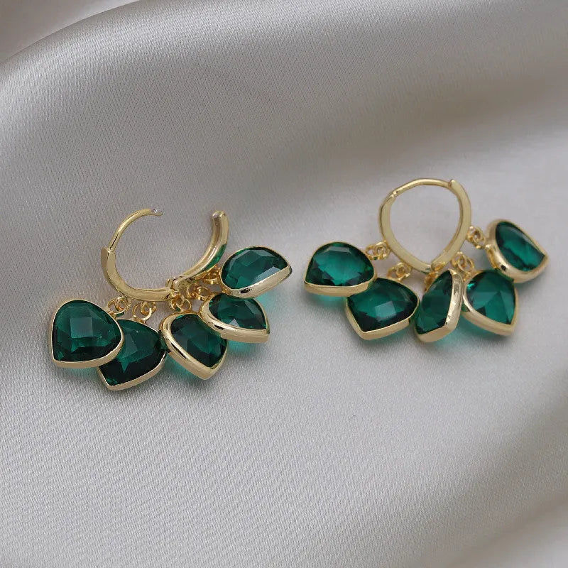 Green heart-shaped pendant clip earrings with artificial gemstone, in a gift box.