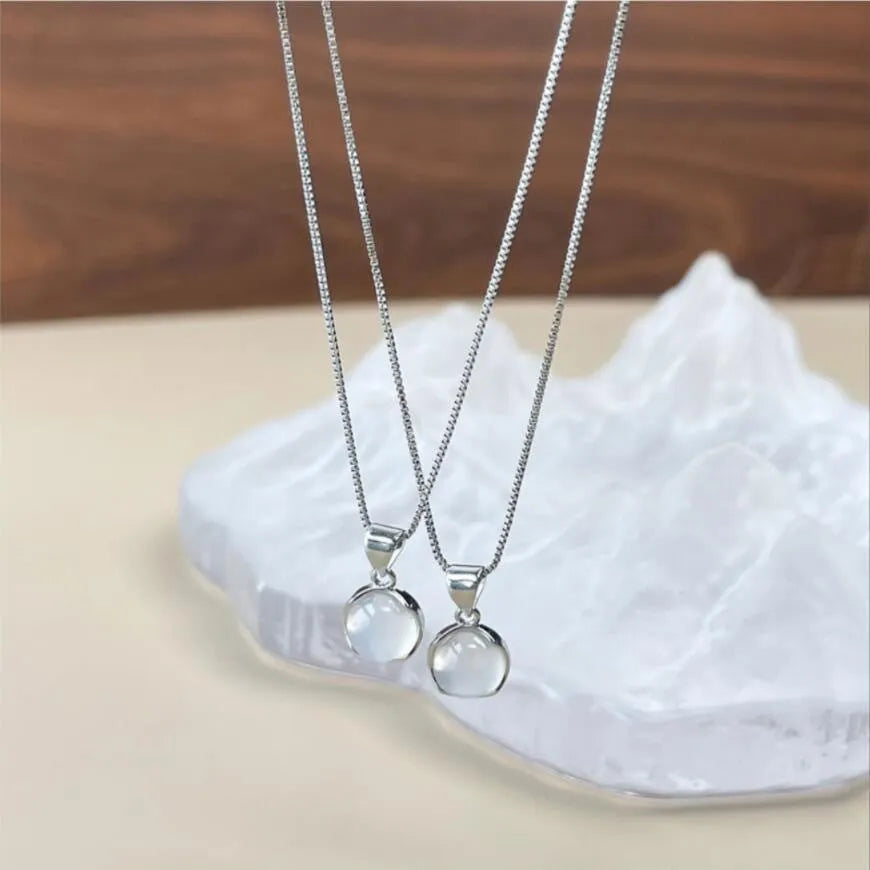 Korean-style oval pendant necklace with artificial crystal geometric design on adjustable box chain