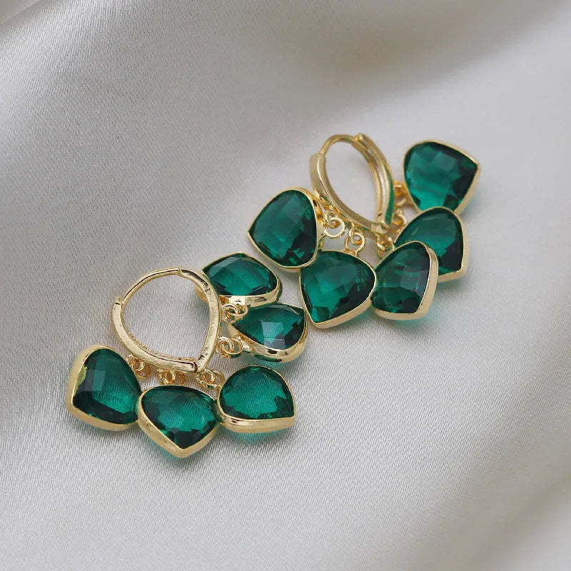Green heart-shaped pendant clip earrings with artificial gemstone, in a gift box.