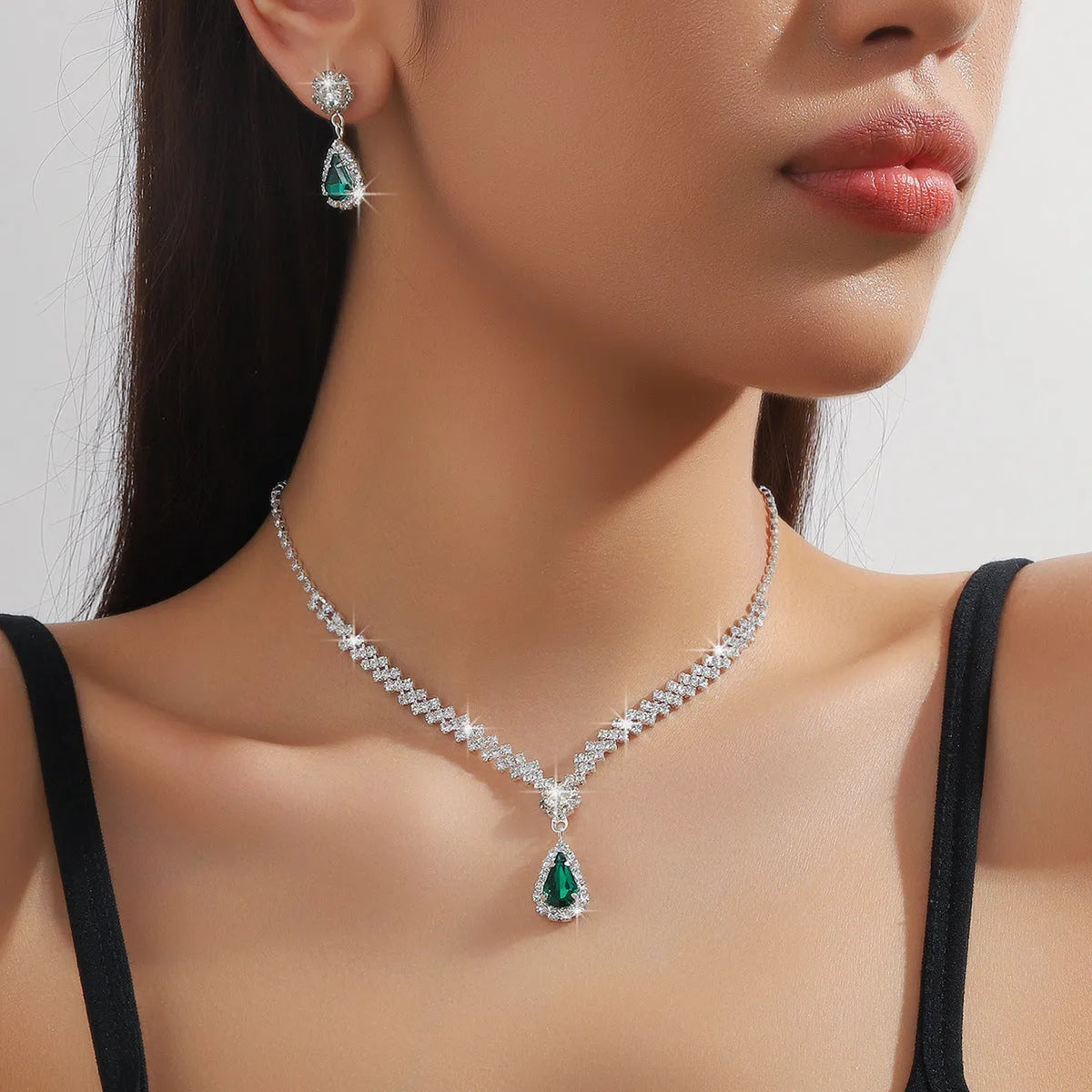 Claw chain necklace and earrings set with rhinestone drop elements in multiple colour options