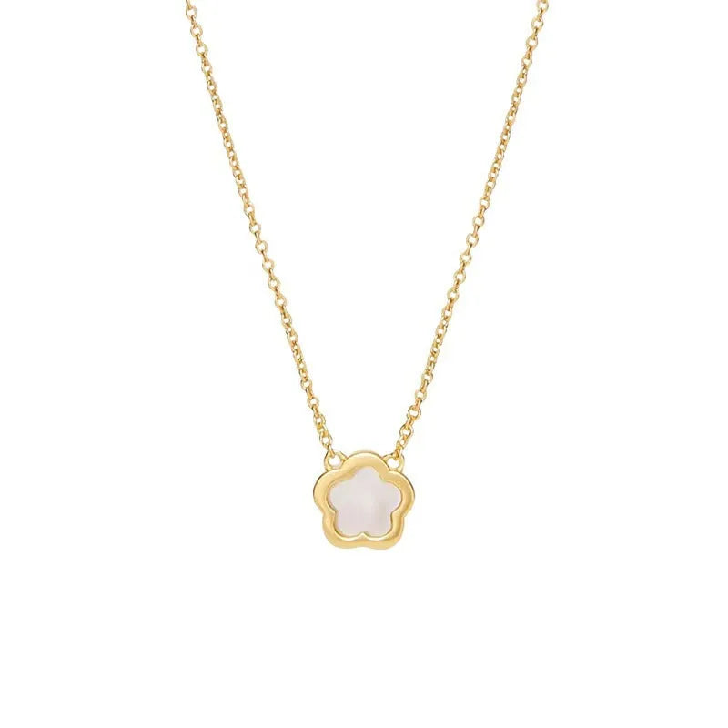 Mother pearl flower necklace with shell-shaped pendant in silver or gold finish