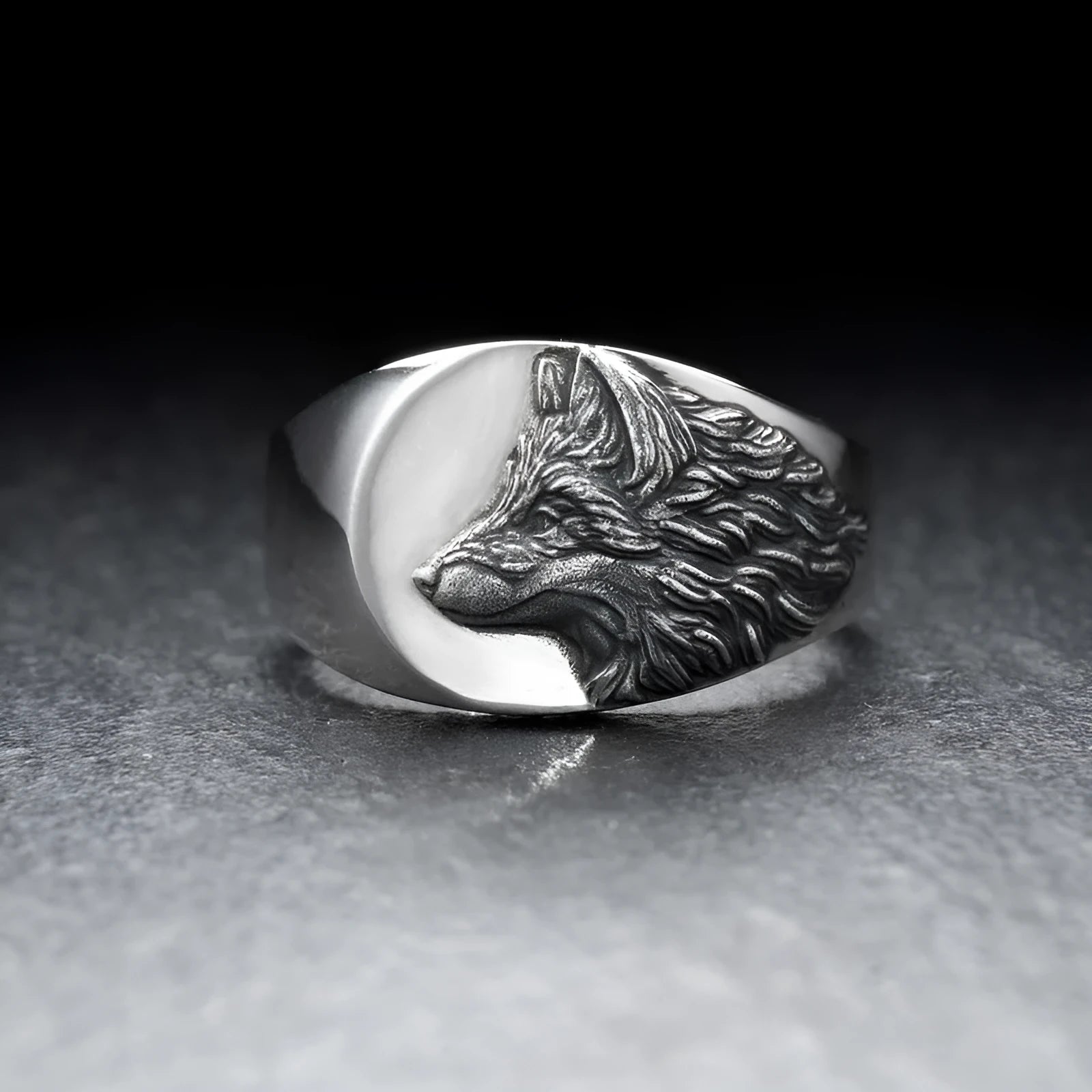 Silver geometric wolf head men's ring with alloy construction and retro styling