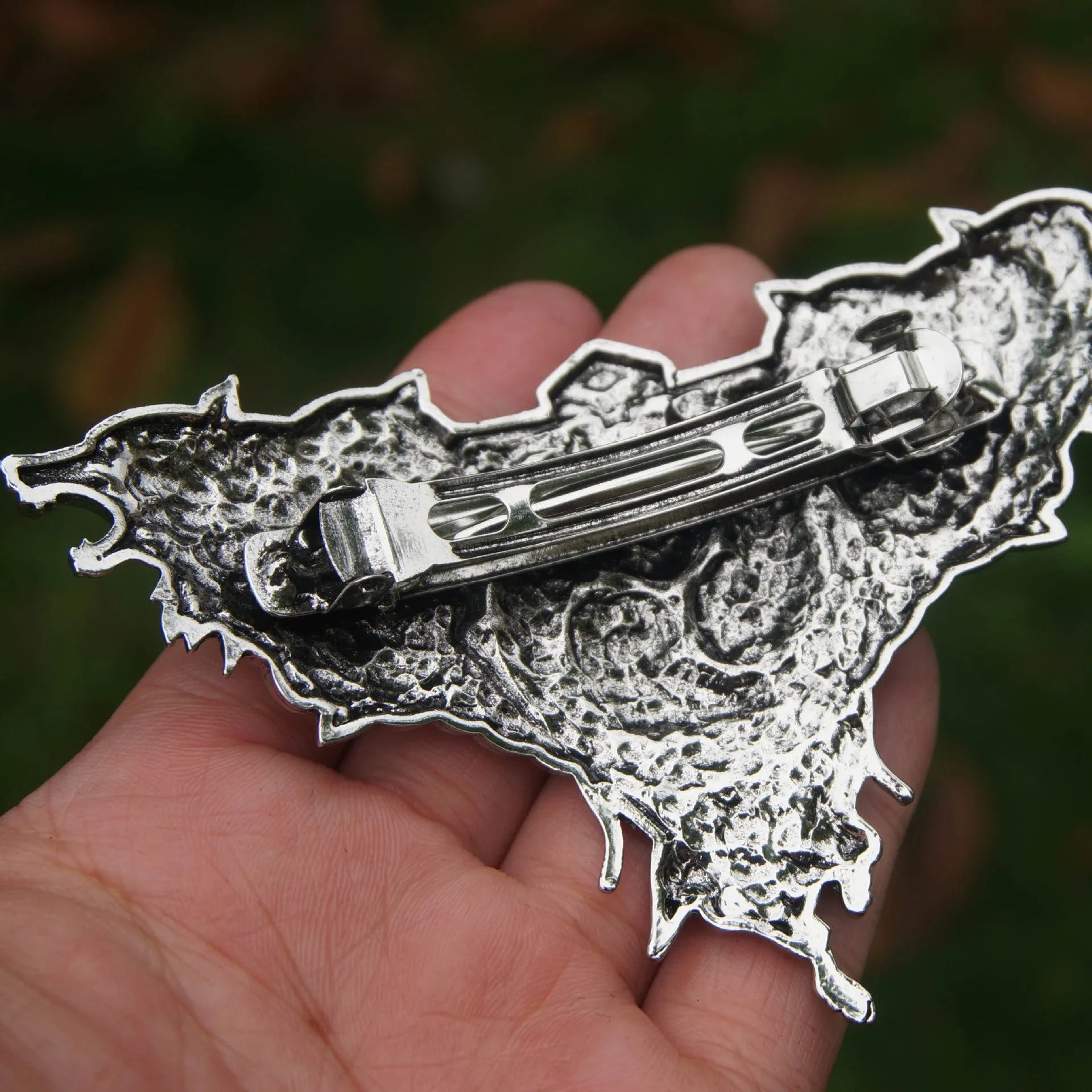 Women's Nordic retro double wolf hair clip in silver alloy on a light background