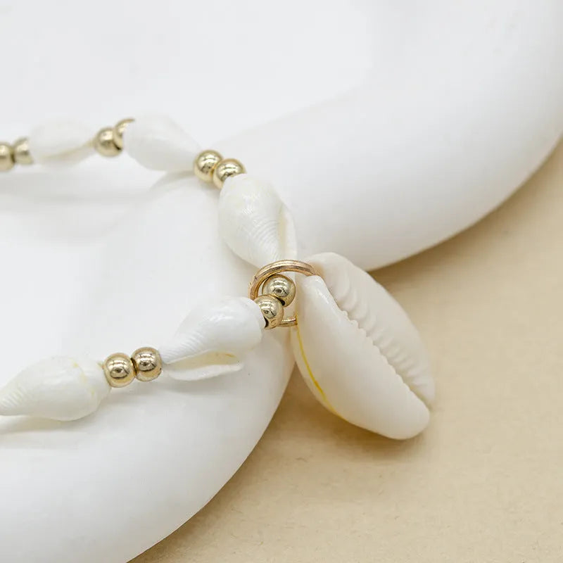 White conch bead necklace with mother pearl shellfish pendant on regular chain