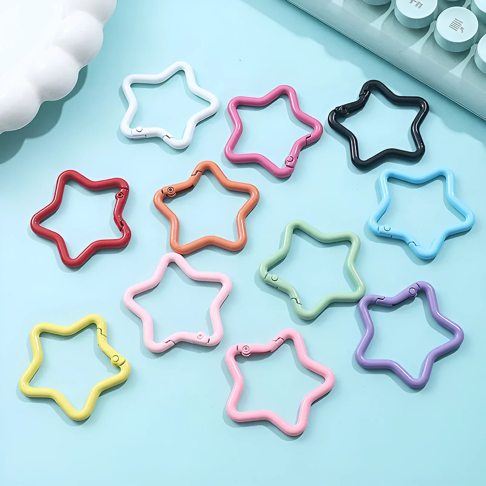 Zinc alloy five-pointed star keychain in various colours for backpack hanging