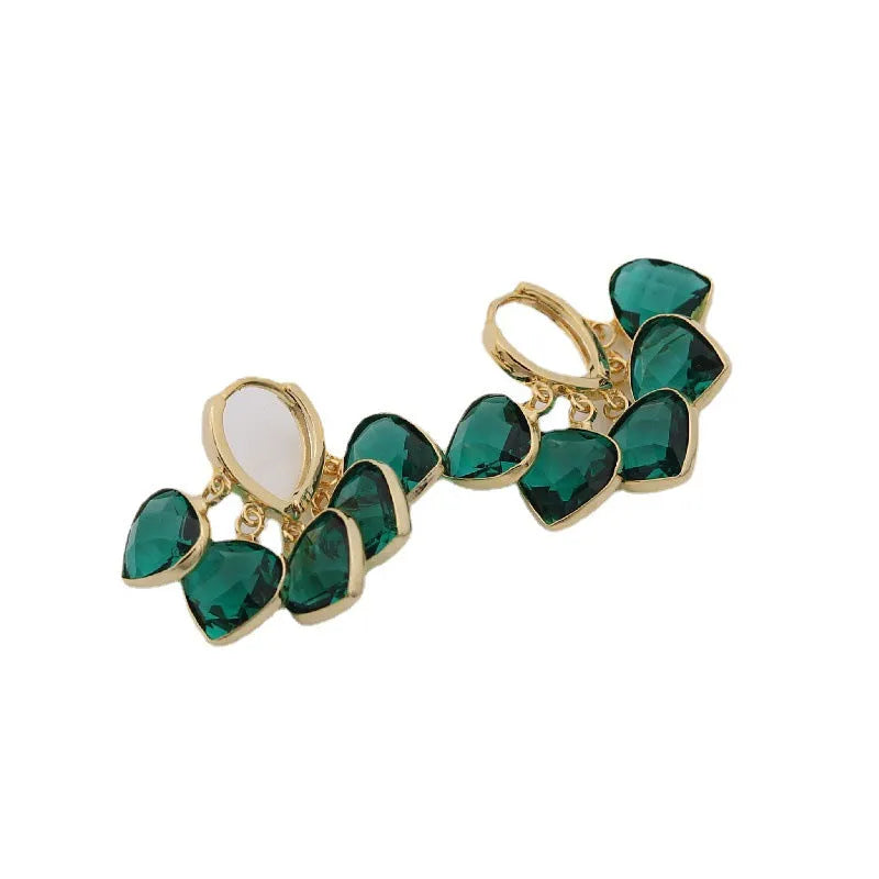 Green heart-shaped pendant clip earrings with artificial gemstone, in a gift box.