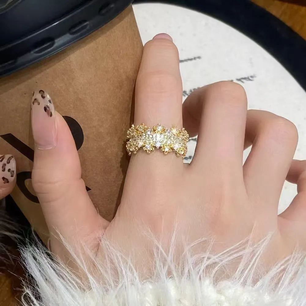 Geometric copper ring with full rhinestone zircon in silver colour for women