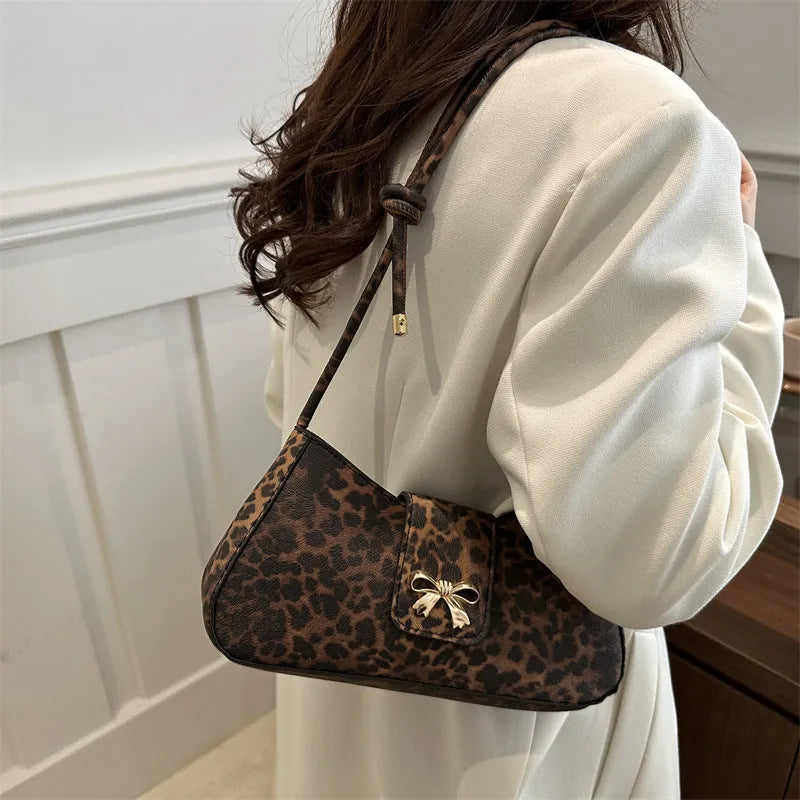 Large capacity casual women's shoulder handbag in PU leather with sandwich pocket design