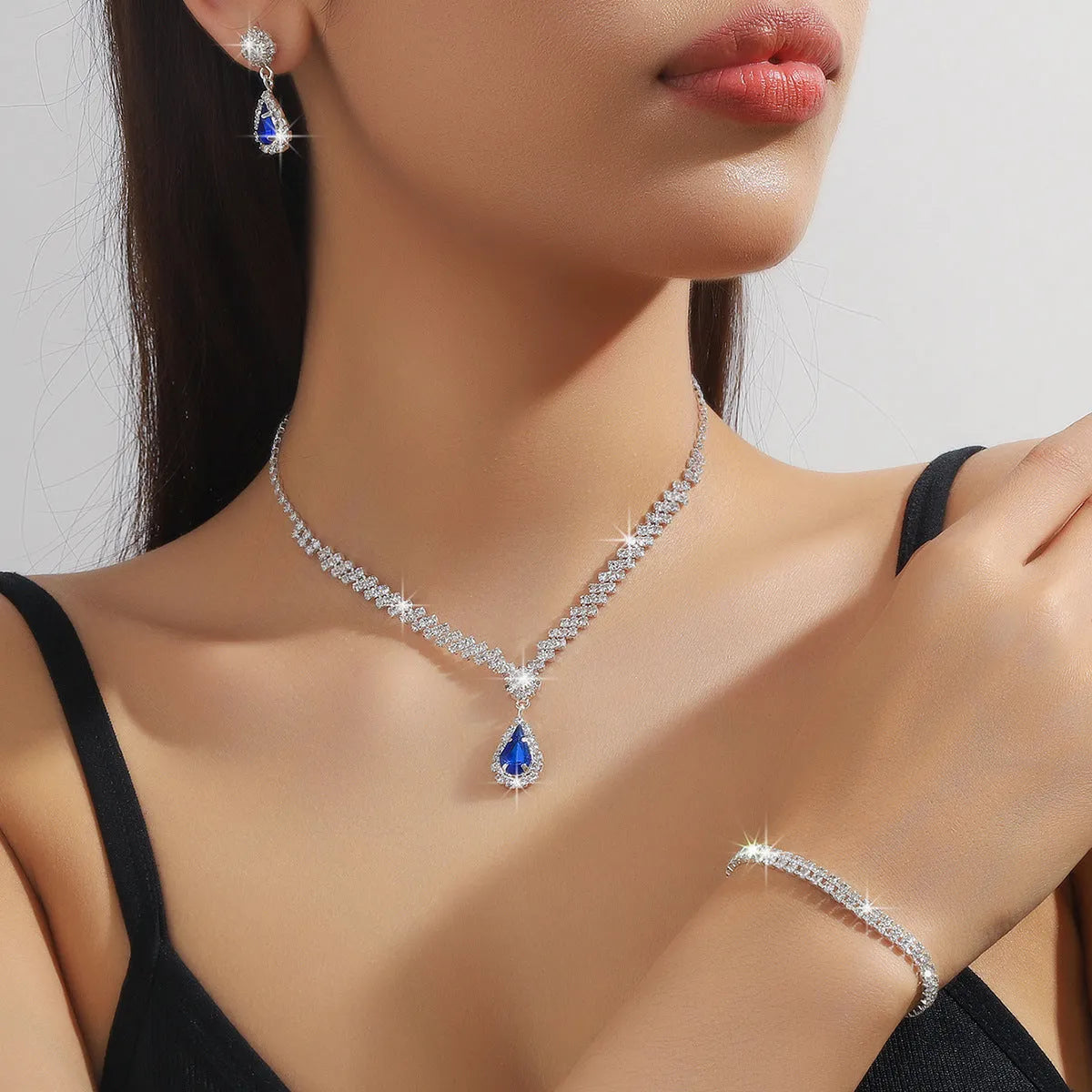 Claw chain necklace and earrings set with rhinestone drop elements in multiple colour options
