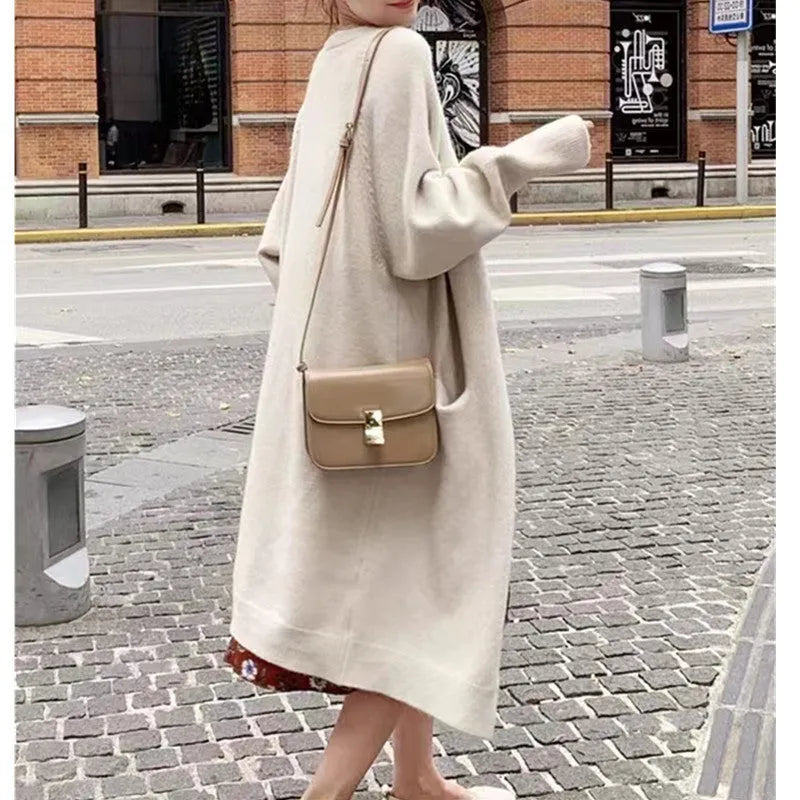 Women loose mid-length knitted cardigan in solid colour with long sleeves and pockets.