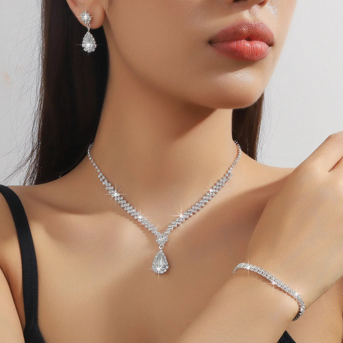 Claw chain necklace and earrings set with rhinestone drop elements in multiple colour options