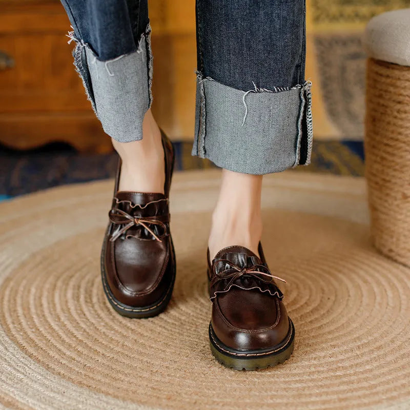 British-style women's leather shoes with round toe and chunky heel in black and brown colours