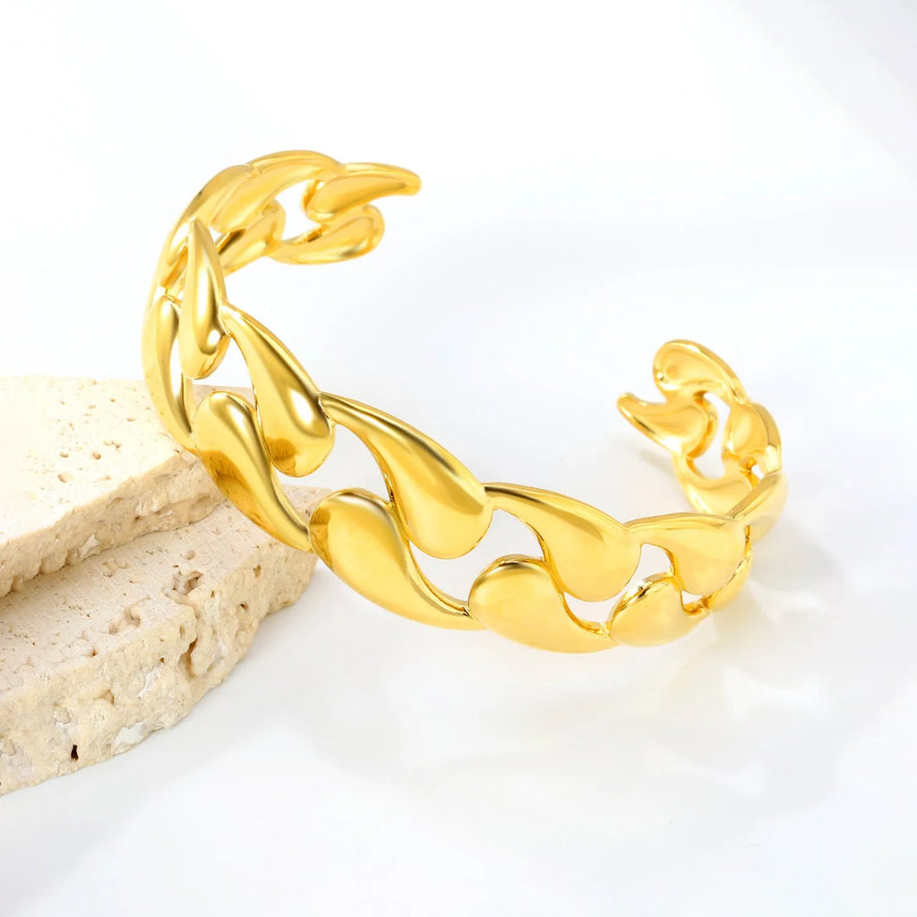 Stainless steel alloy bracelet in advanced style for European American fashion trends