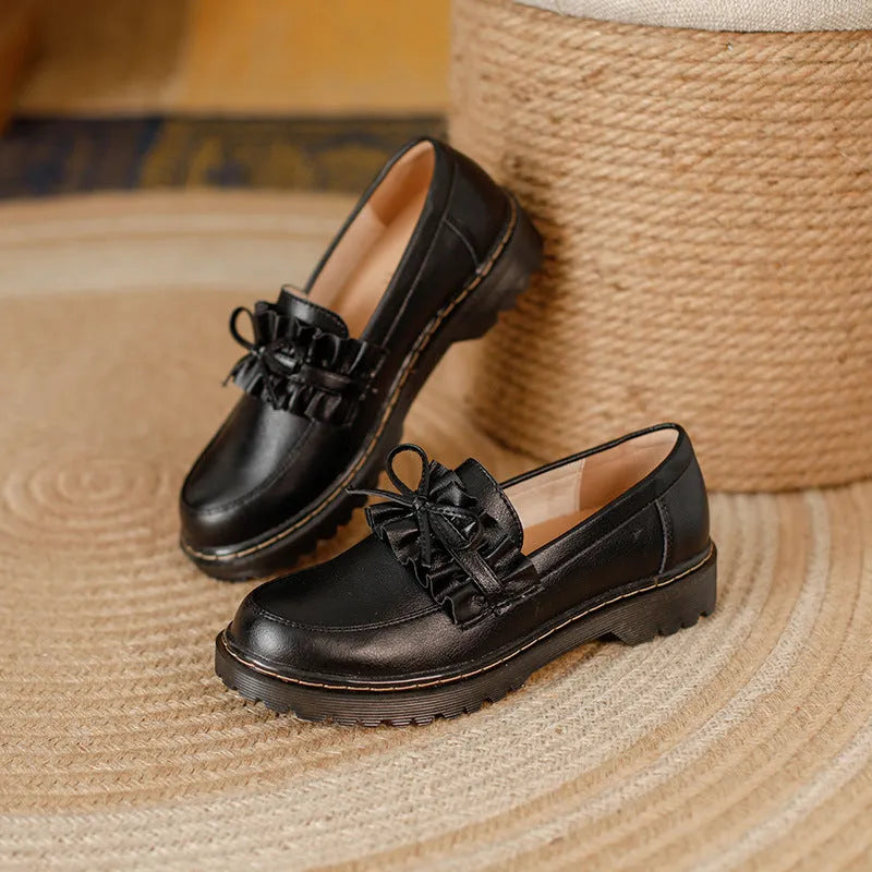 British-style women's leather shoes with round toe and chunky heel in black and brown colours