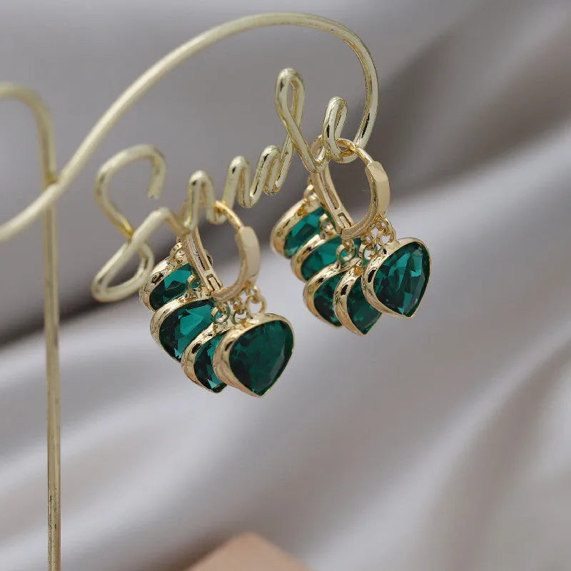 Green heart-shaped pendant clip earrings with artificial gemstone, in a gift box.