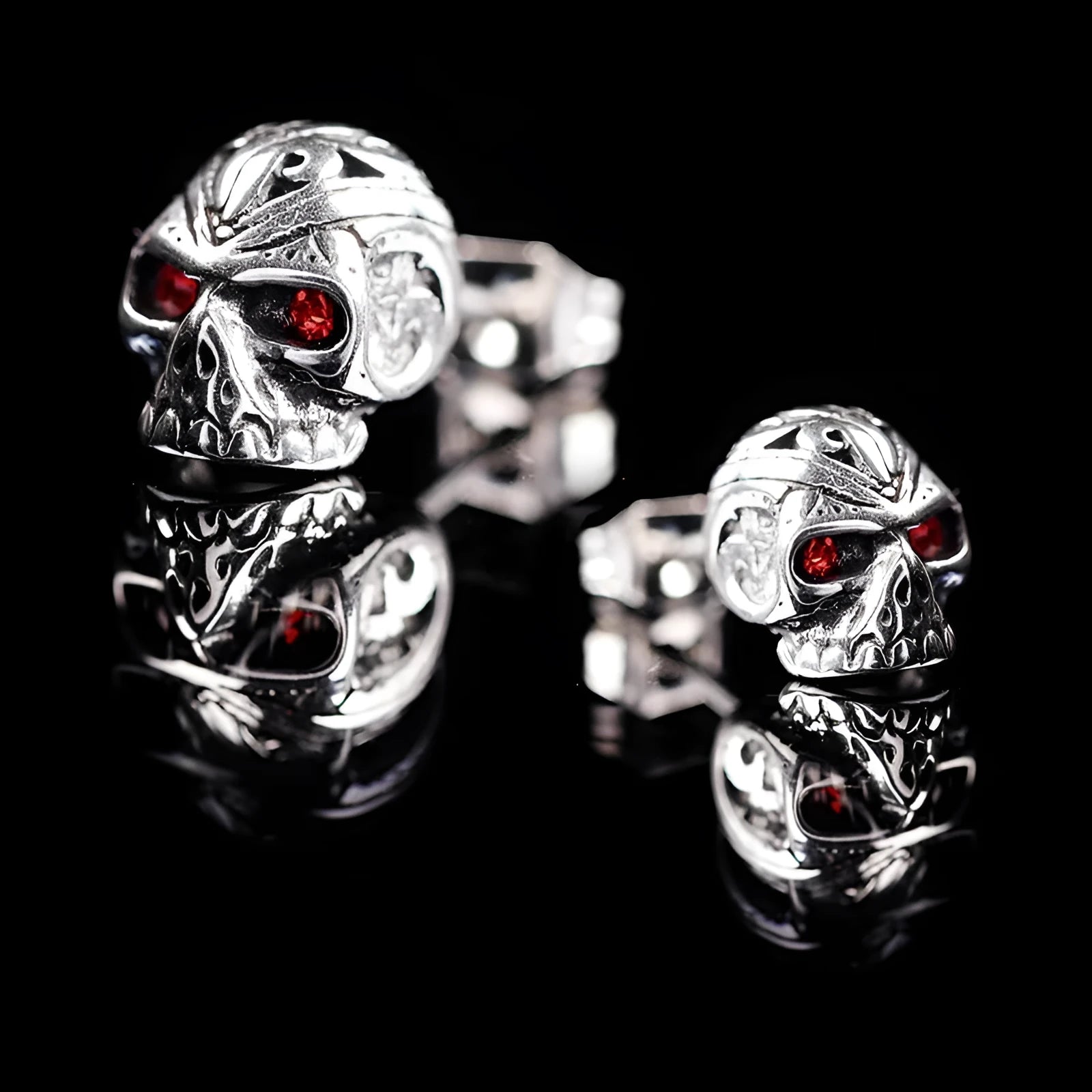 Retro red eye skull stud earrings with ghost head design and stone inlay
