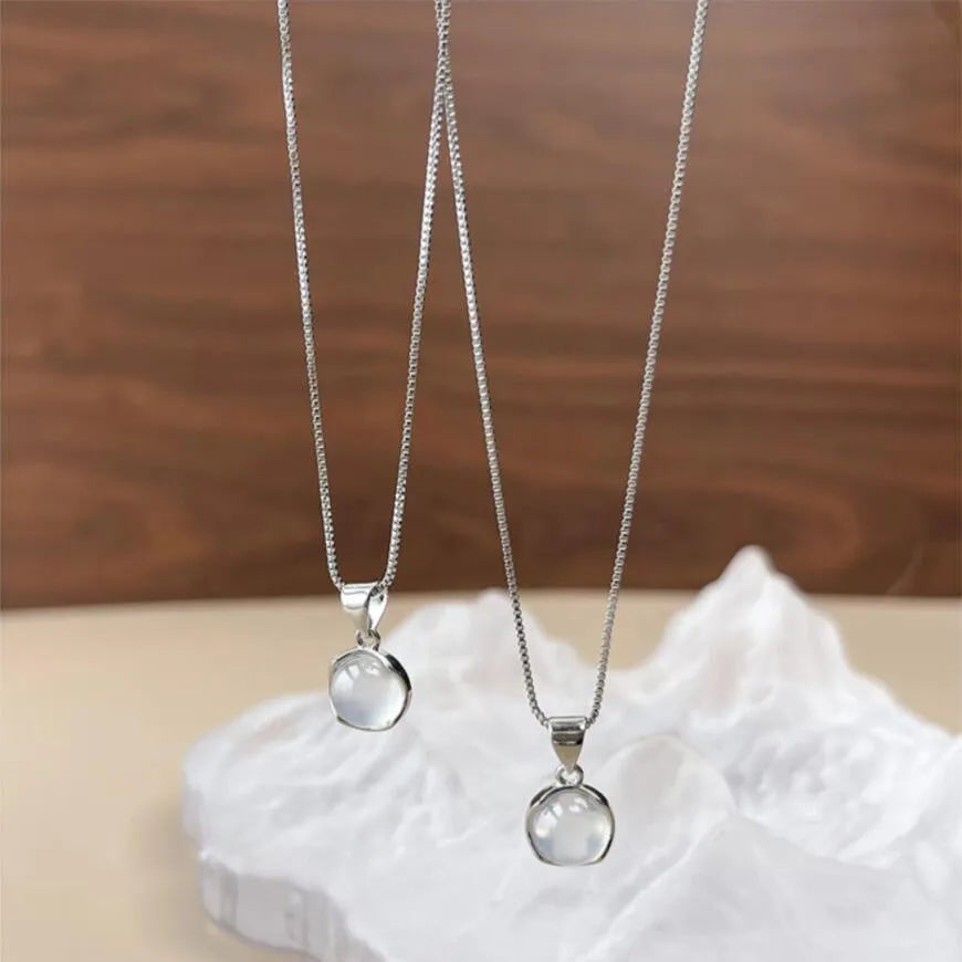 Korean-style oval pendant necklace with artificial crystal geometric design on adjustable box chain