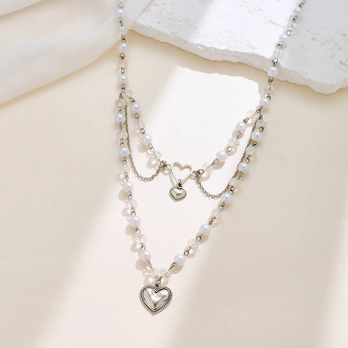 Women's retro alloy love heart pendant necklace with multi-layer pearl chain and double-layer heart design