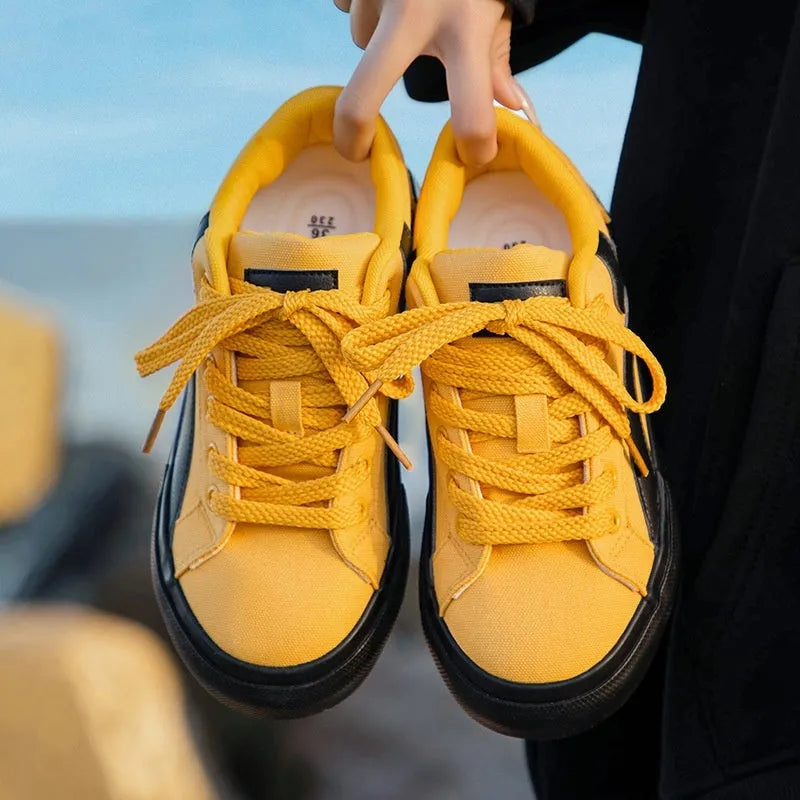 Women's low-top vulcanised board shoes in a black and white colourway with round toe and lace-up front.