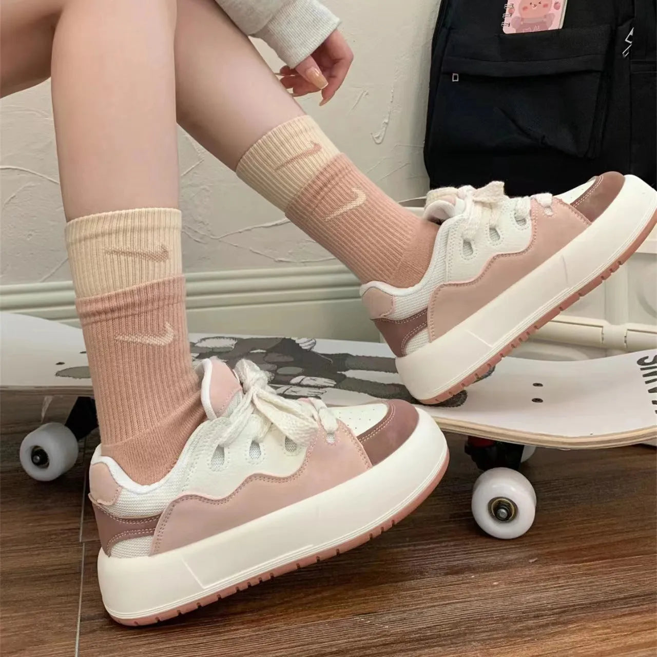 Green women's casual shoes with PU mesh upper and round toe on a flat, non-slip sole.